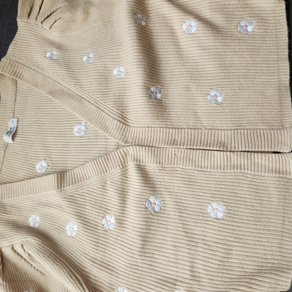 Cropped Cardigan ‼️ (3/$25) - Picture 3 of 8